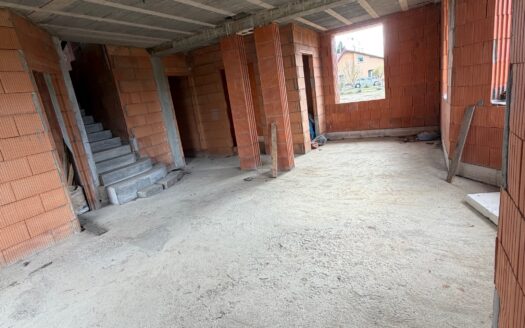 GŁĘBOWICE – DOM WOLNOSTOJĄCY W STANIE SUROWYM